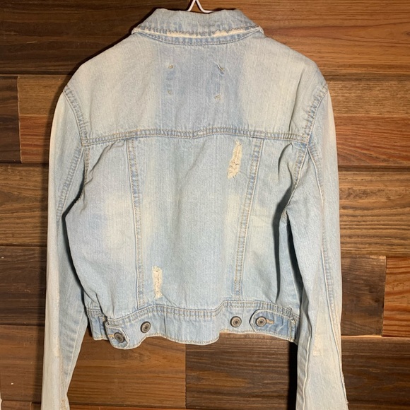 Light denim jean jacket. - Picture 2 of 3
